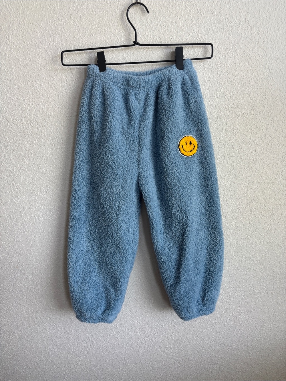 LOLA + The Boys Blue Bright Smile Patch Fuzzy Pants sz 4